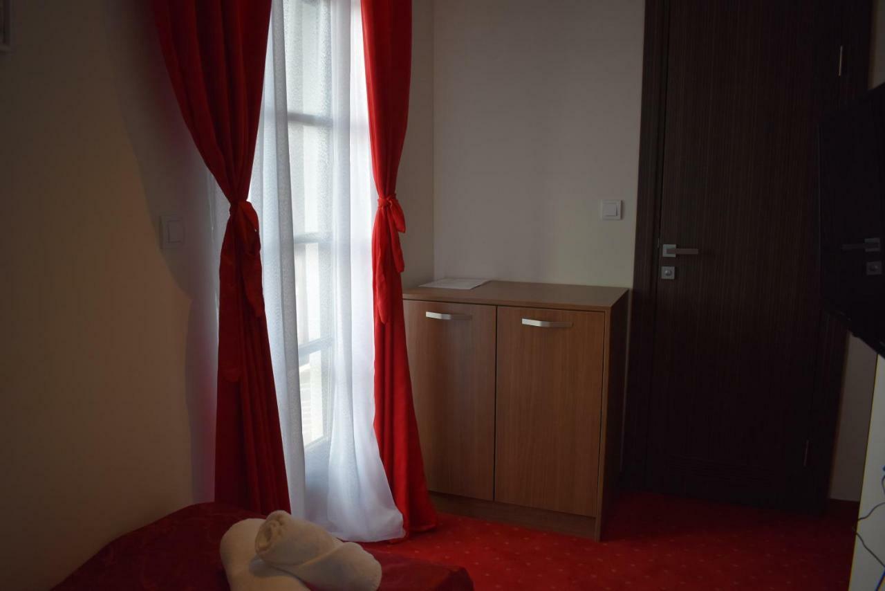 Hotel Zlatni Bor Sokolac  Екстериор снимка
