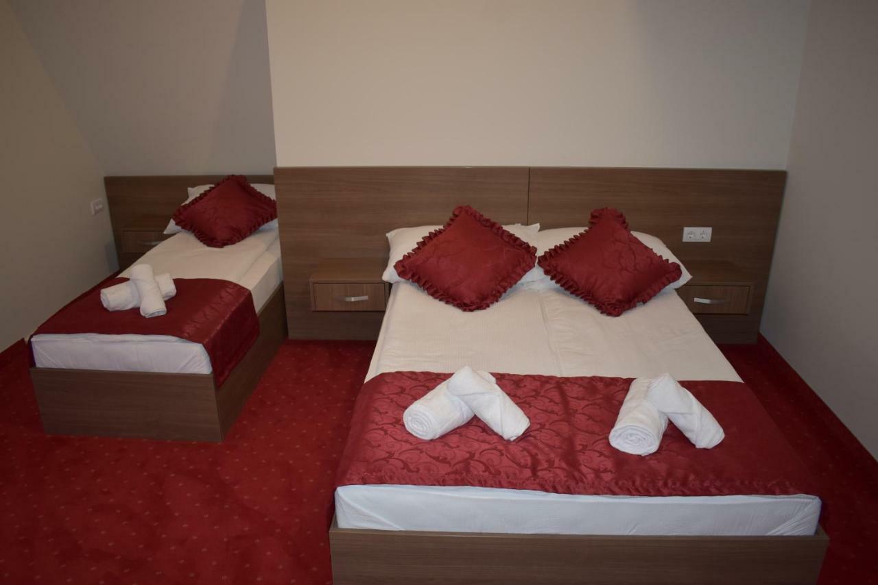 Hotel Zlatni Bor Sokolac  Екстериор снимка
