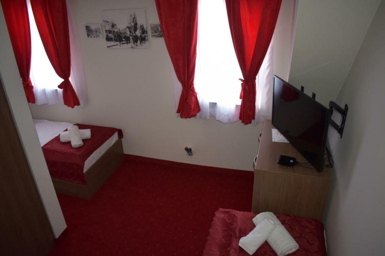 Hotel Zlatni Bor Sokolac  Екстериор снимка