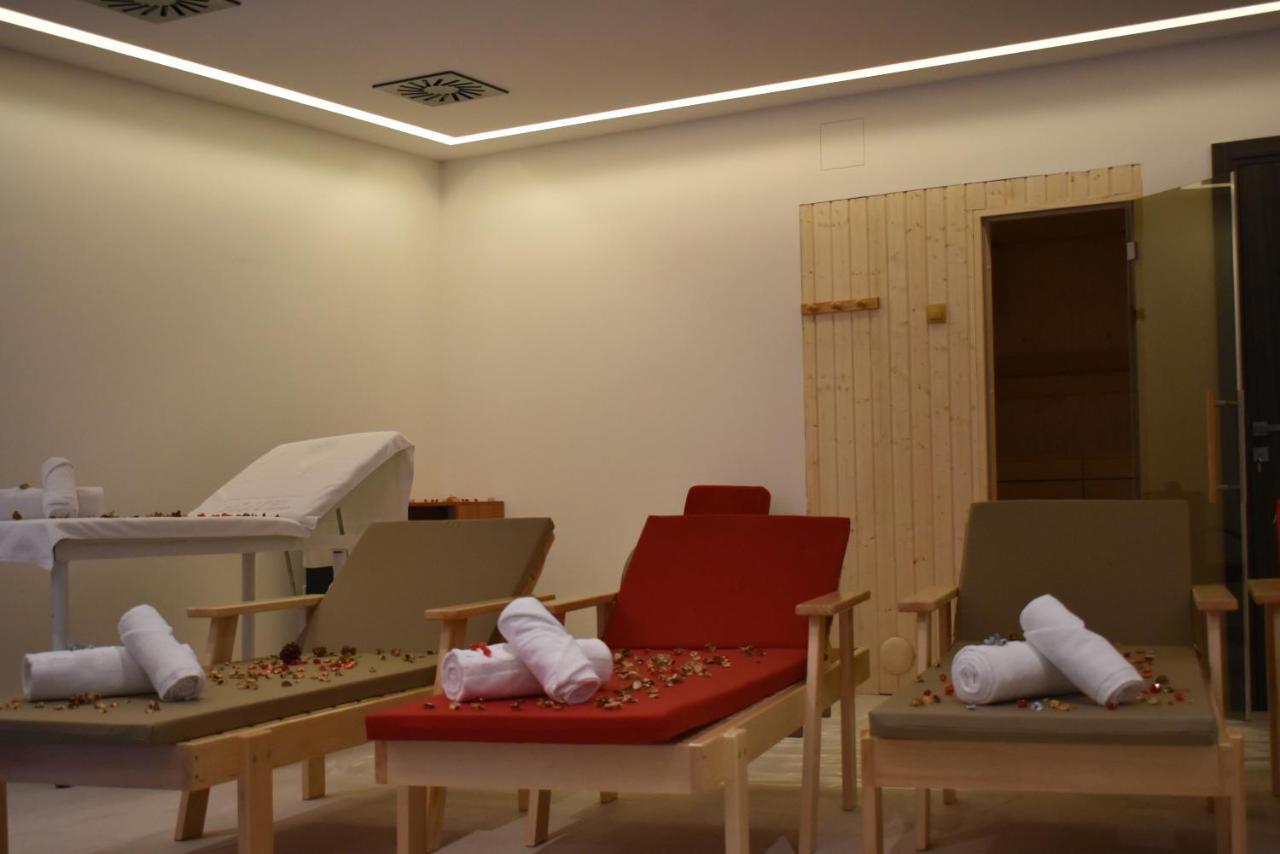 Hotel Zlatni Bor Sokolac  Екстериор снимка